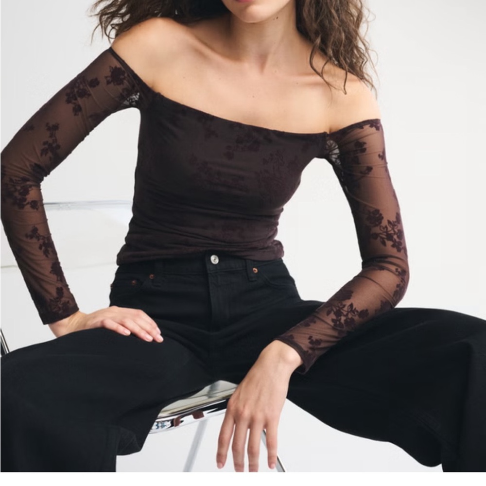 NWT Off Shoulder Bra Free Top
